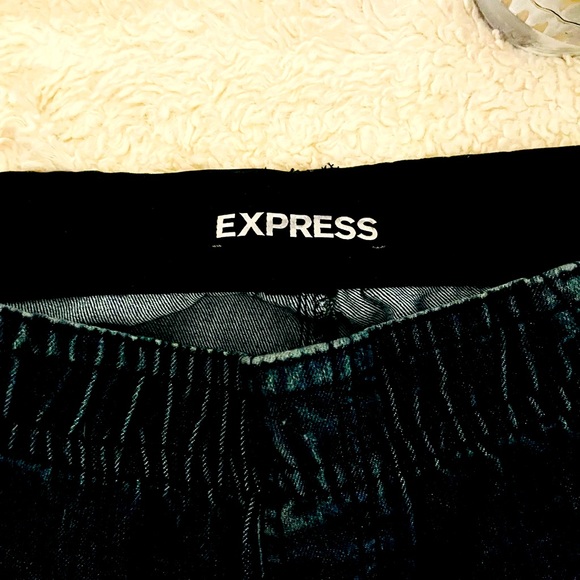 Express Shape Effect Pull On Flare Jeans on Dark Wash Size 8 - Picture 3 of 7